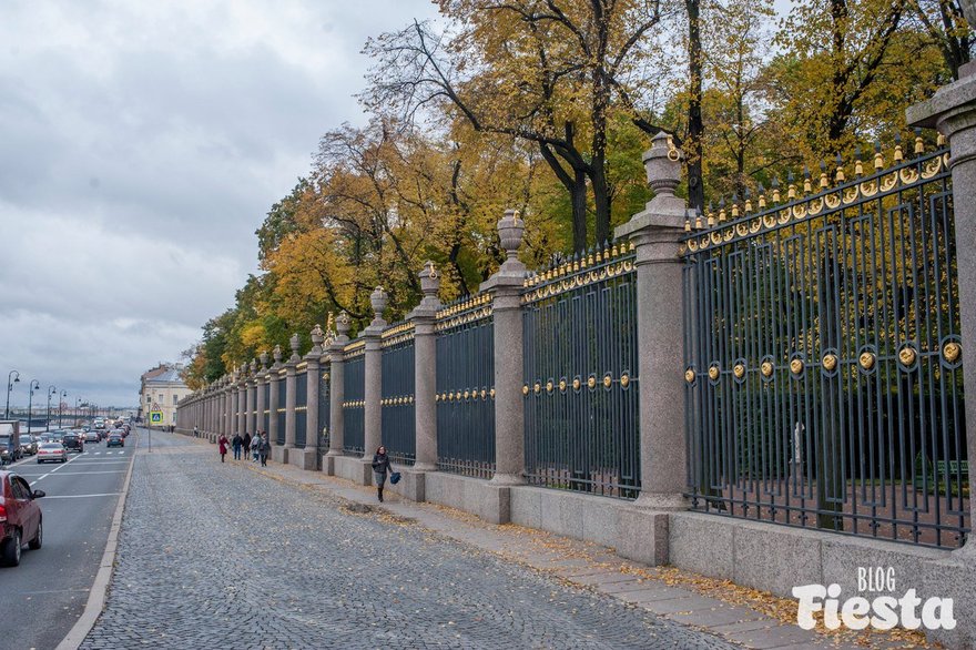 Стену ограда к храмов Санкт Петербурга