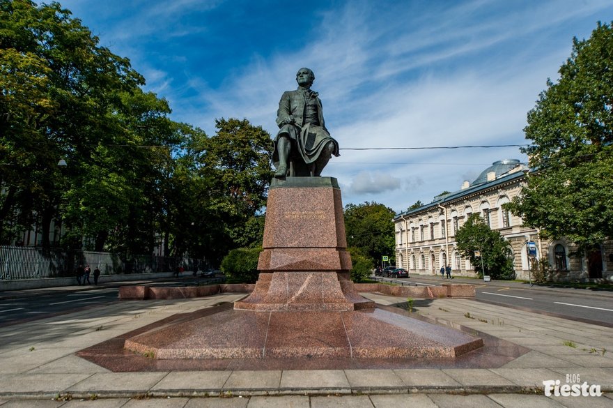 Памятник М. В. Ломоносову