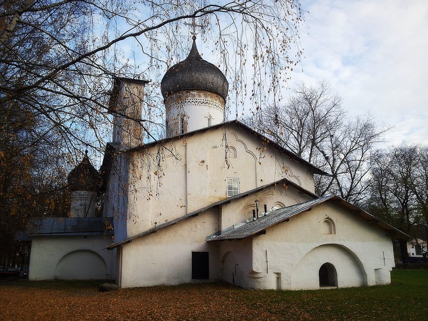 Храм 15 век. Архитектура Пскова 16 17 века. Псковская Церковь 16 век. Псковская школа зодчества. Каменный собор в Пскове.