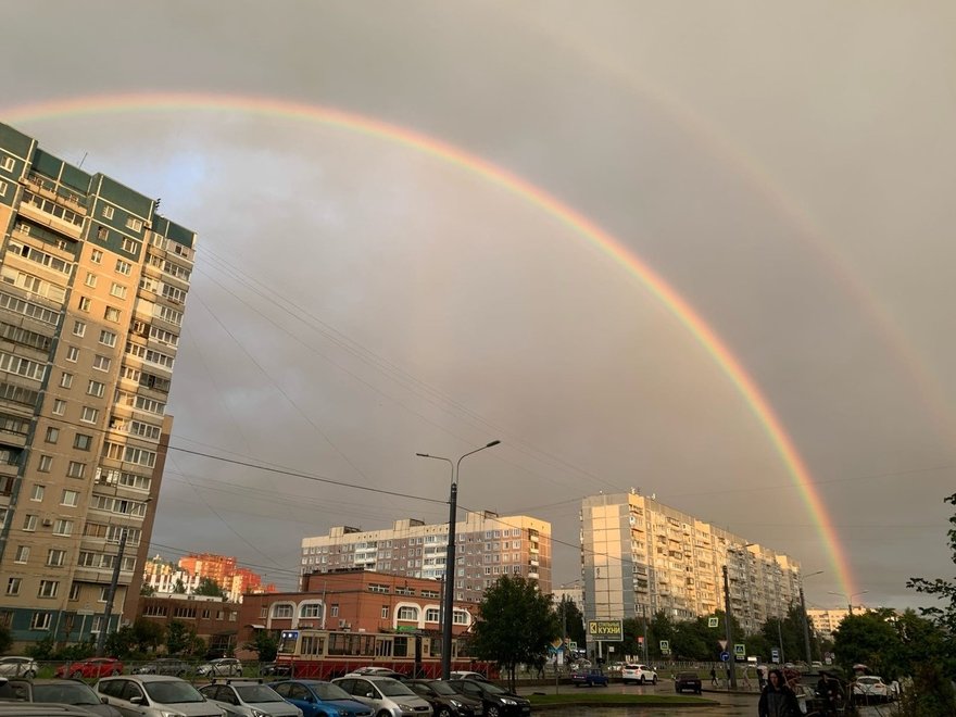 Раскинулась радуга