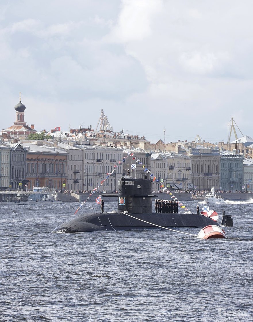 Фото с парада в питере