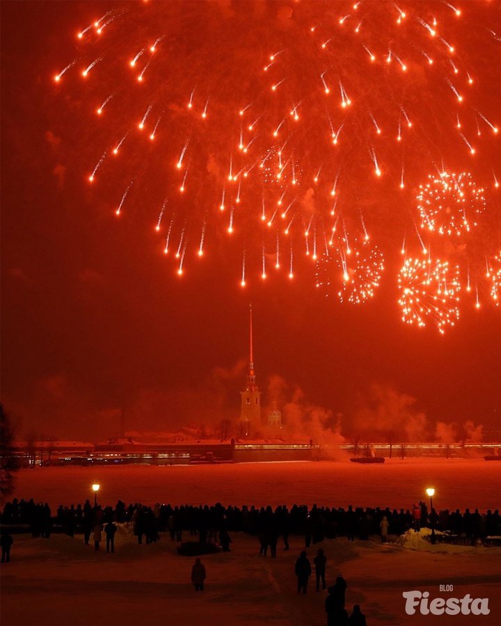 Праздничный салют в день полного снятия блокады