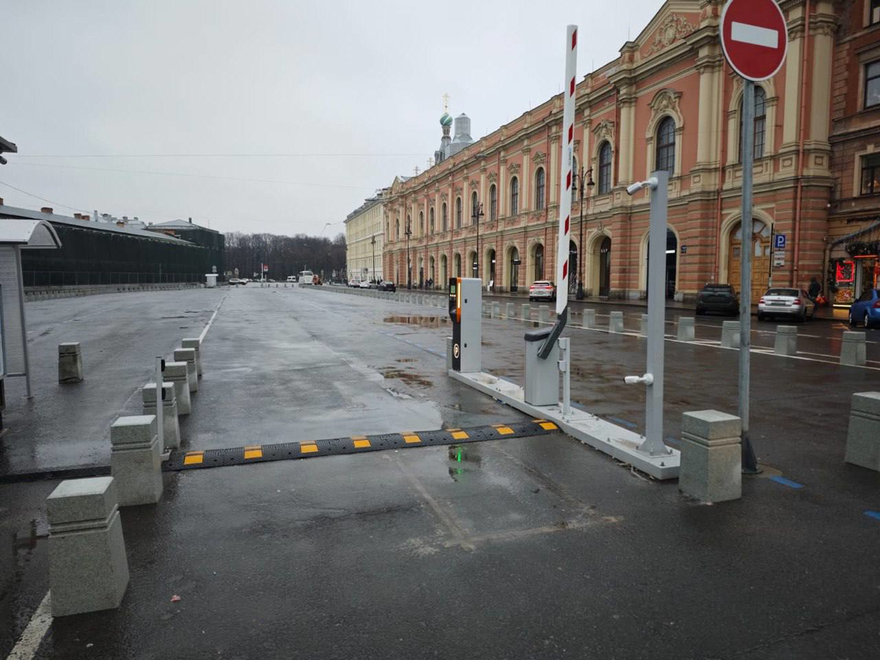 С завтрашнего дня городская автостоянка на Конюшенной площади начнёт работать в тестовом режиме