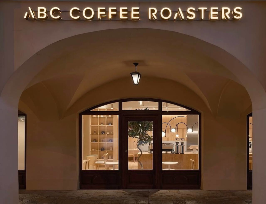 ️ В Петербурге открылась флагманская кофейня ABC Roasters со светлым интерьером и собственной пекарней внутри