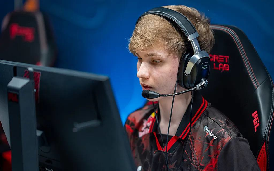 19-летний россиянин стал самым дорогим киберспортсменом в истории.