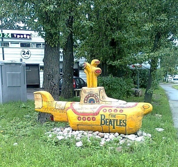 Желтая подводная лодка