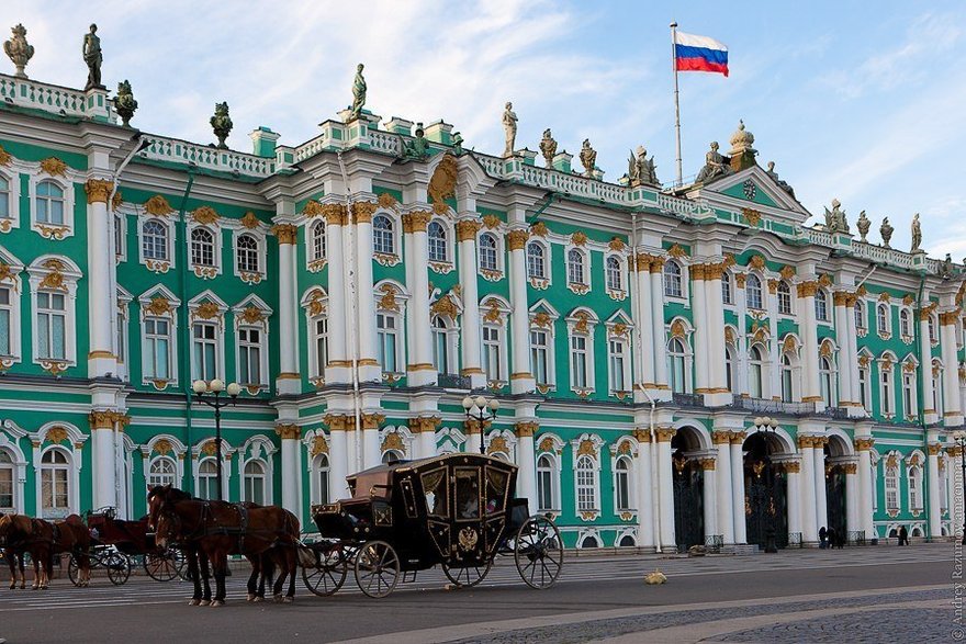 Что находится рядом с метро адмиралтейская