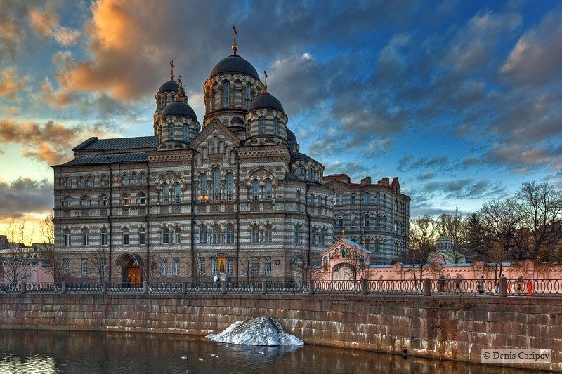 площадь у метро петроградская