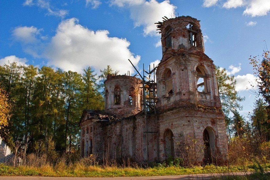 Разрушенная церковь картинка