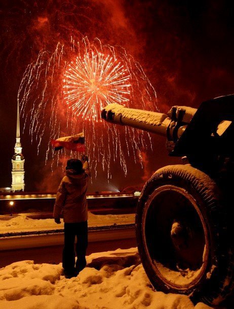 Блокады ленинграда салют. Блокада Ленинграда салют. Фейерверк в честь снятия блокады. Салют в день снятия блокады Ленинграда. День снятия блокады салют.