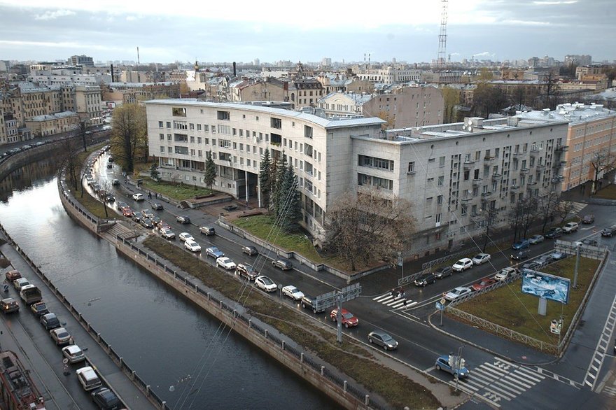 площадь у метро петроградская