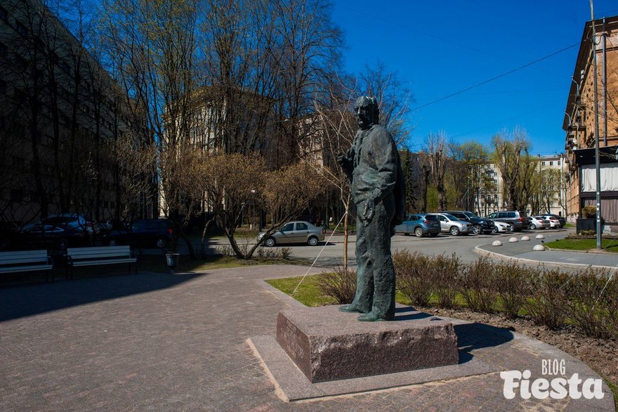 Памятник товстоногову в санкт петербурге